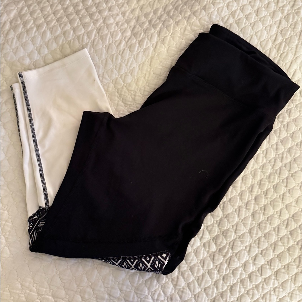 GAIAM Black and white leggings